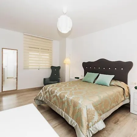 Modern First Line Apartment *