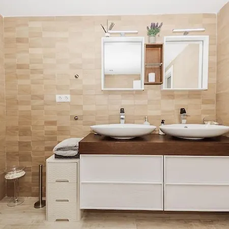 Apartment Modern First Line